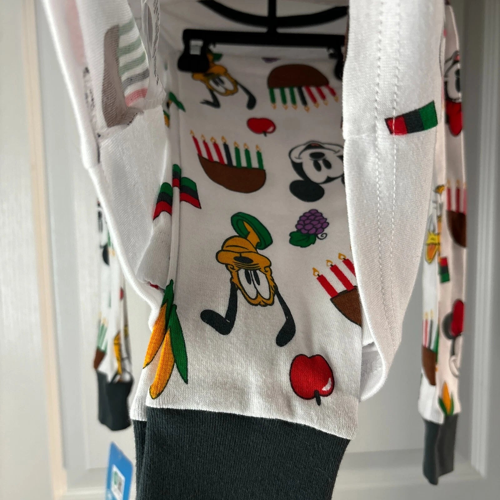 Disney Mickey and Friends Kids’ Cotton Kwanzaa Pajama Set, 2-Piece, Size 6 NEW
